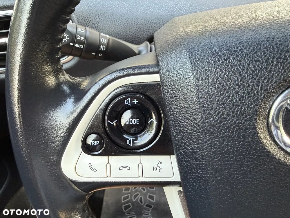 Toyota Prius Hybrid Executive - 32