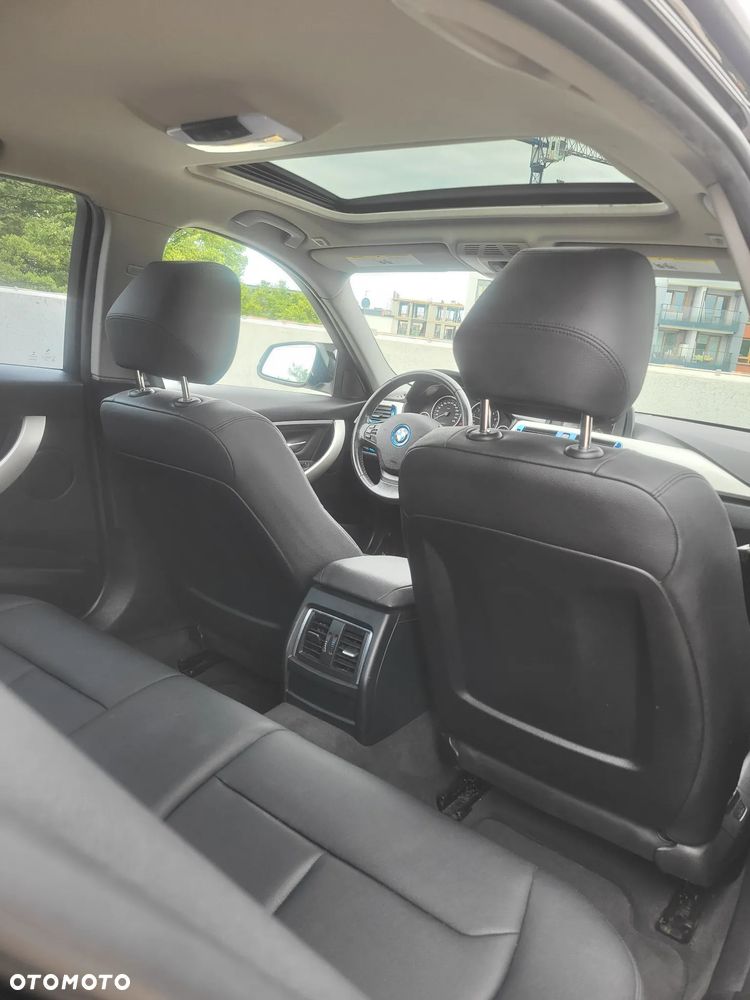 BMW Seria 3 320i - 14
