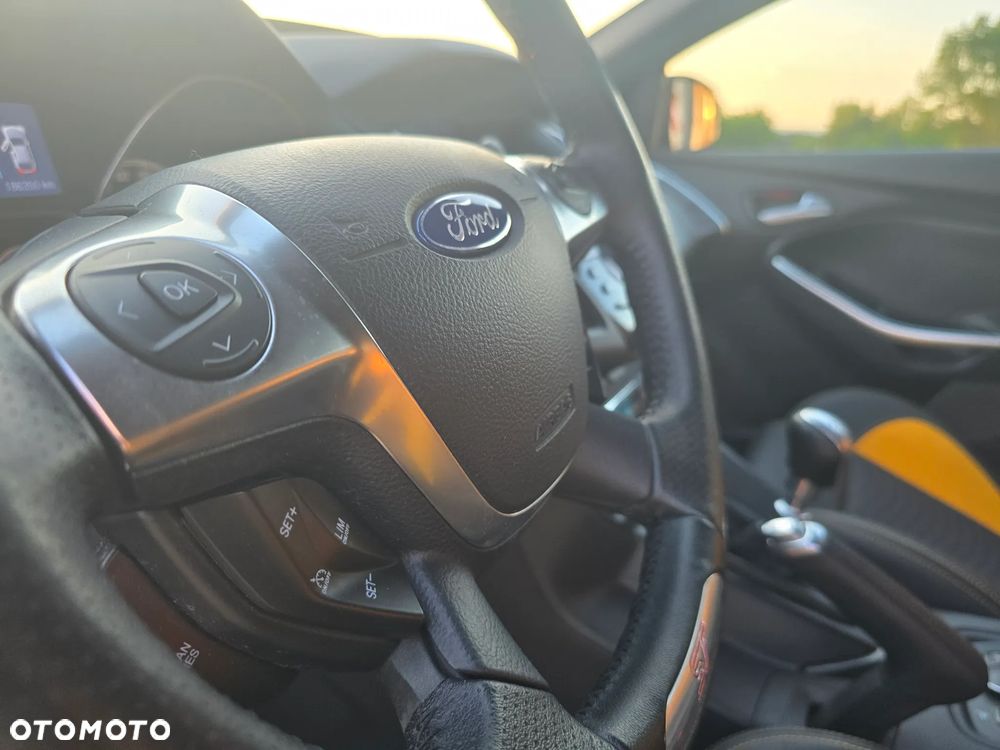 Ford Focus 2.0 EcoBoost ST - 19