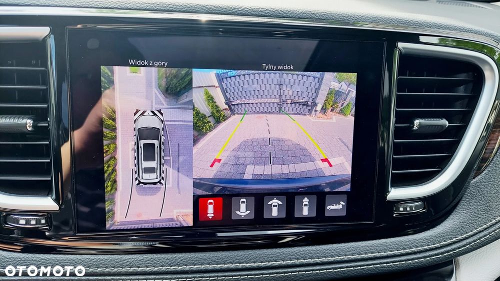 Chrysler Pacifica - 29