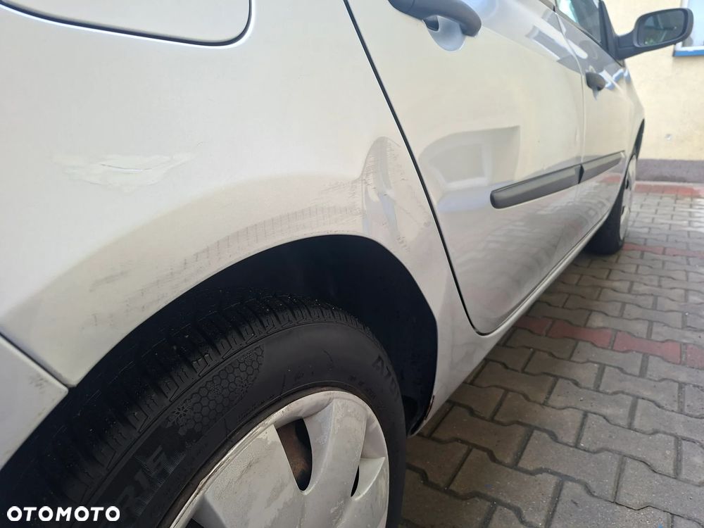 Renault Clio - 15