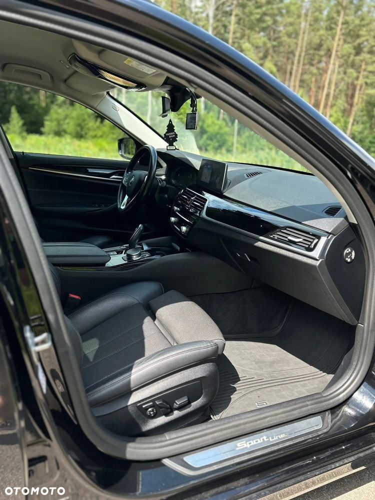 BMW Seria 5 525d xDrive Sport-Aut Luxury Line - 16