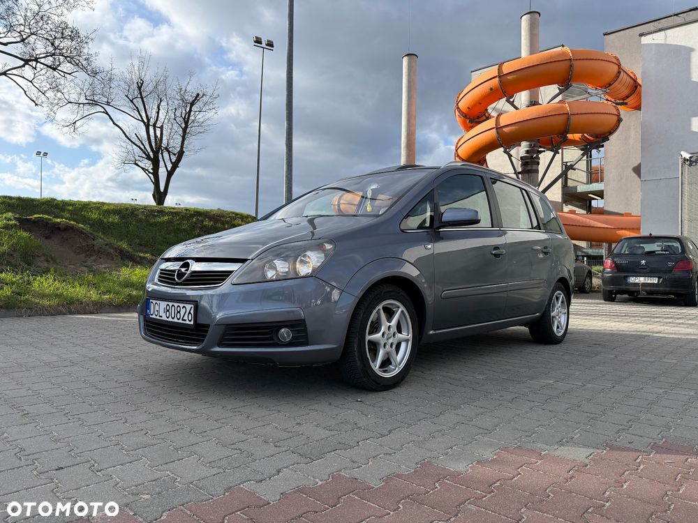 Opel Zafira 2.2 Cosmo - 1