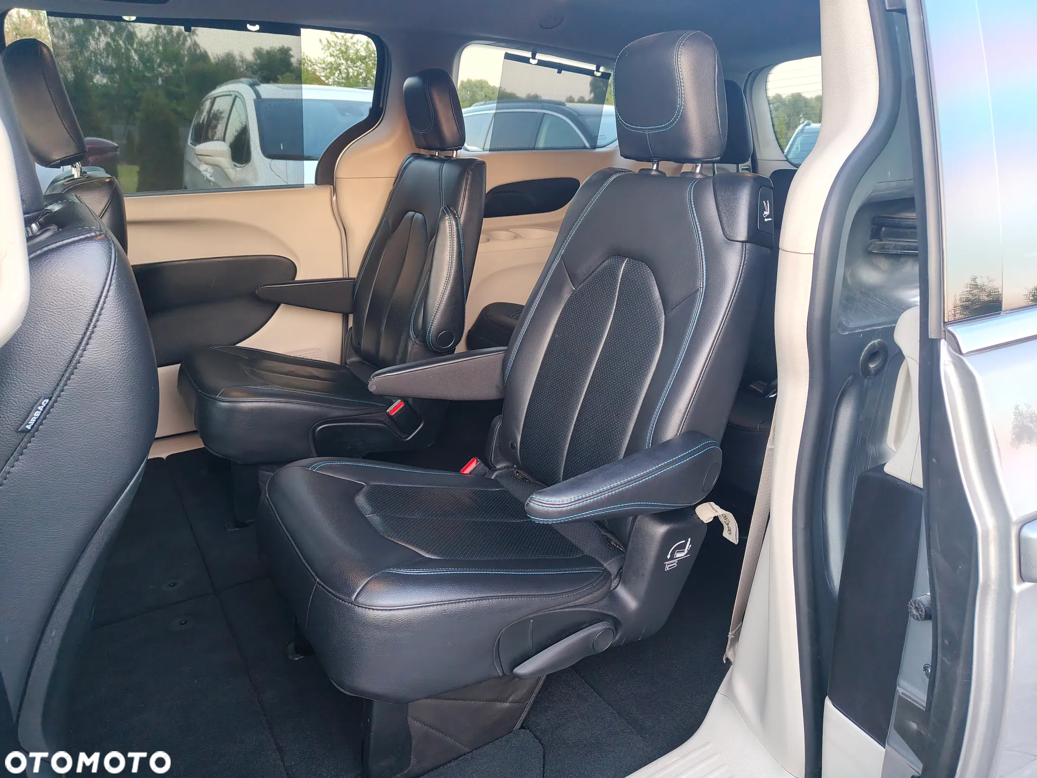 Chrysler Pacifica - 32