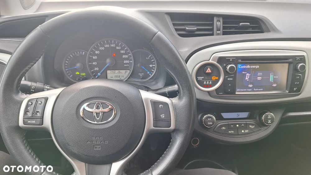 Toyota Yaris 1.5 VVT-i Lounge - 9