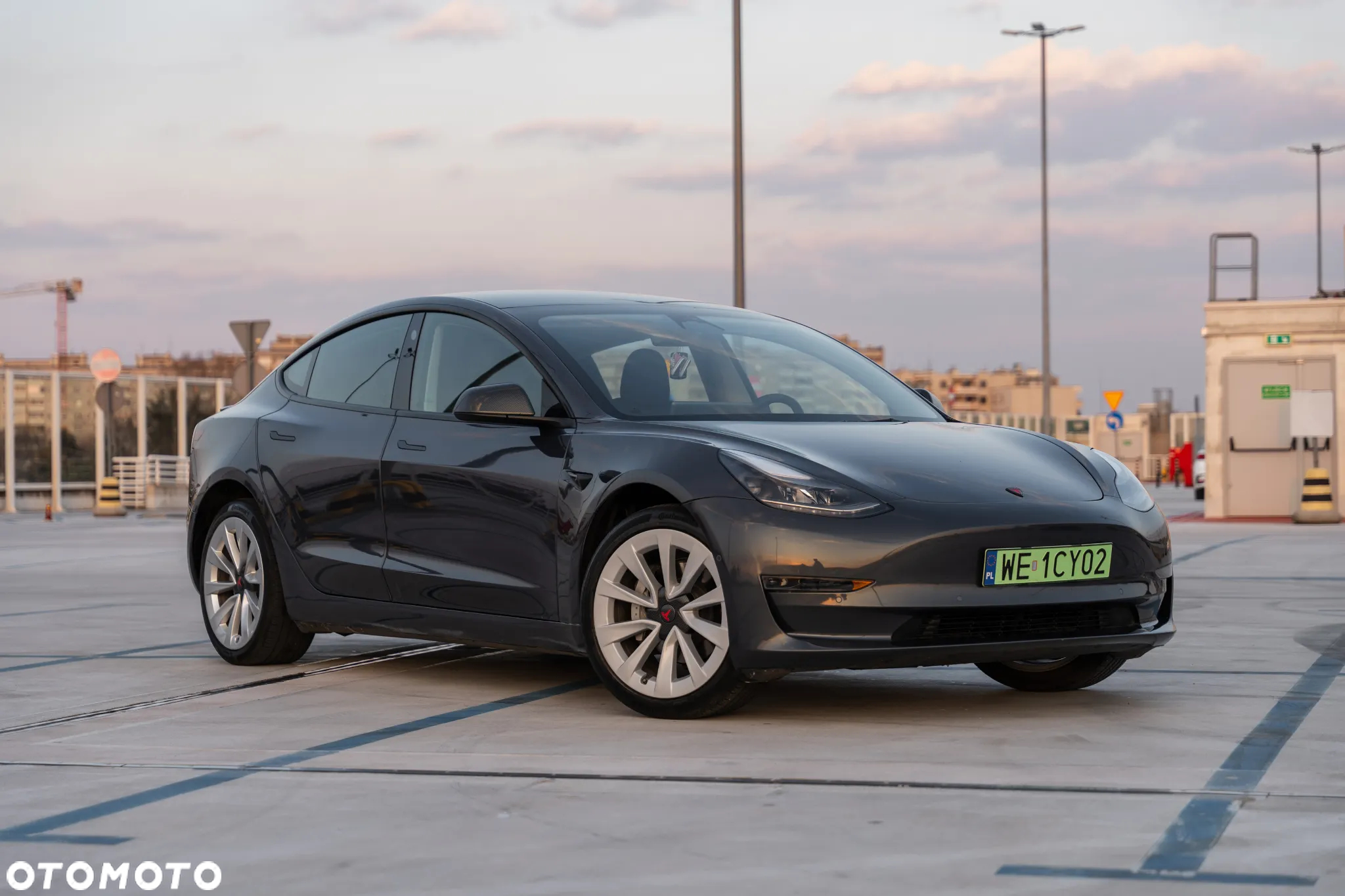 Tesla Model 3 - 4
