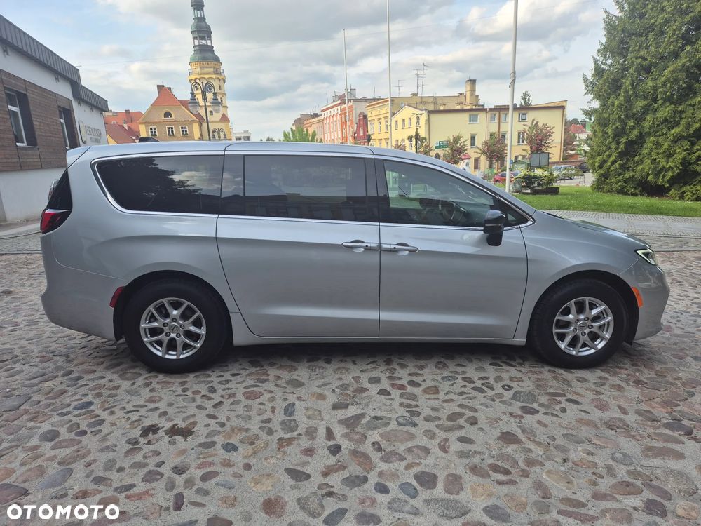 Chrysler Pacifica - 5