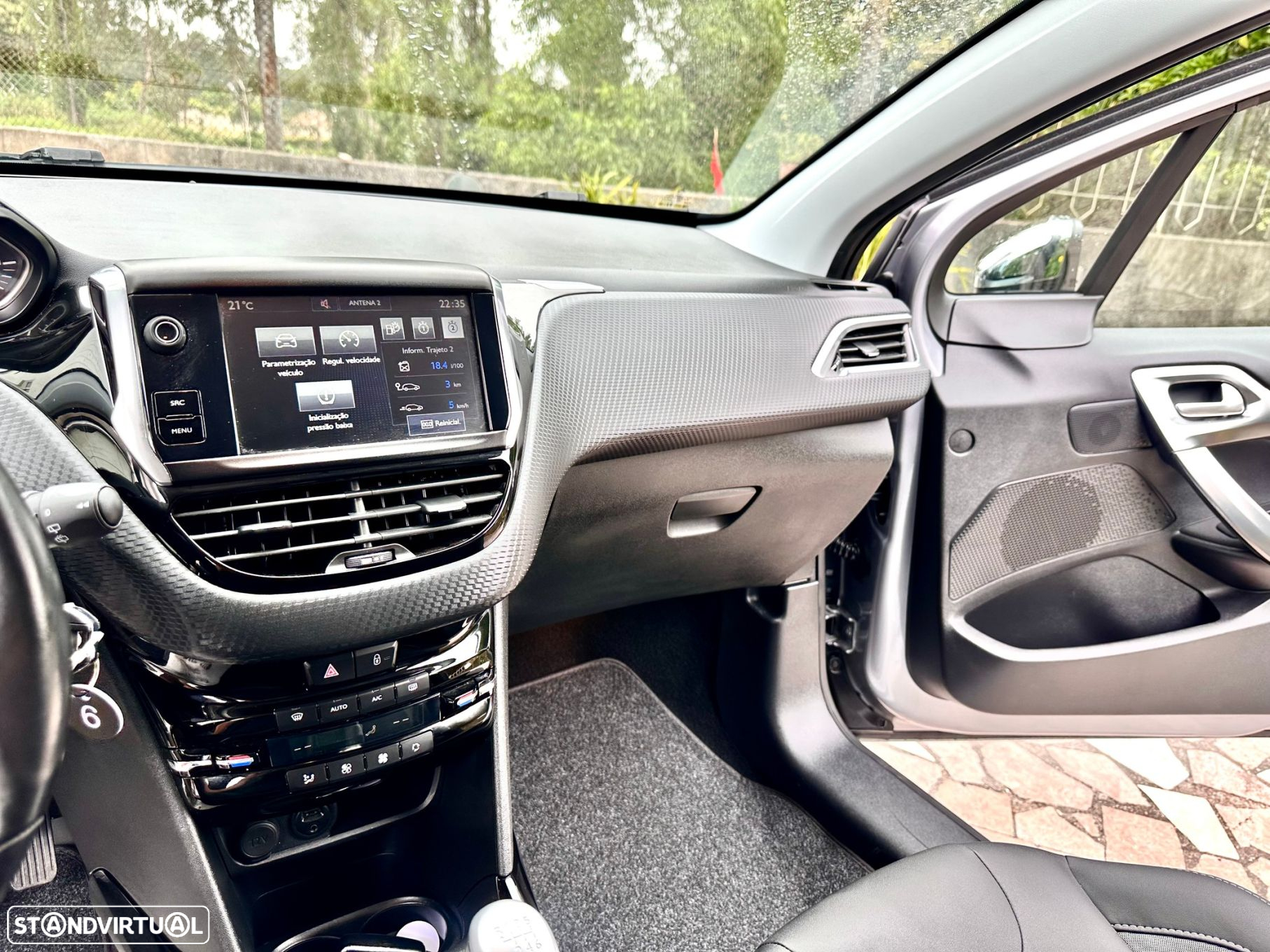 Peugeot 2008 1.2 PureTech Allure - 20