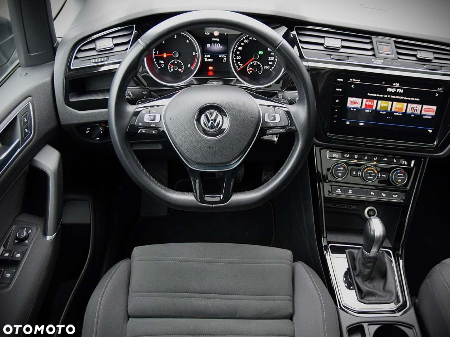 Volkswagen Touran - 32