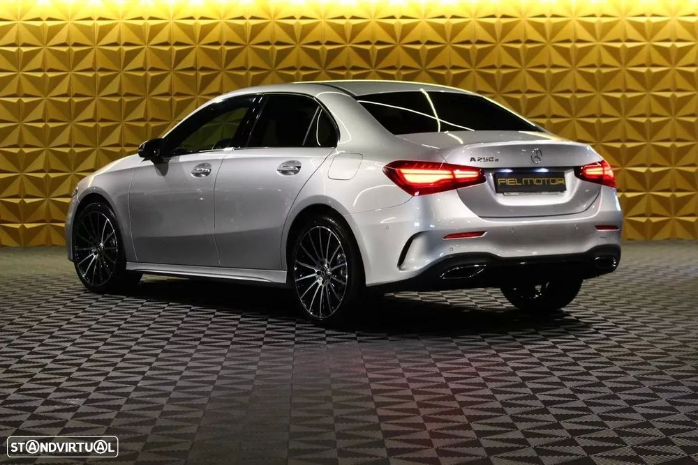 Mercedes-Benz A 250 e AMG Line - 12