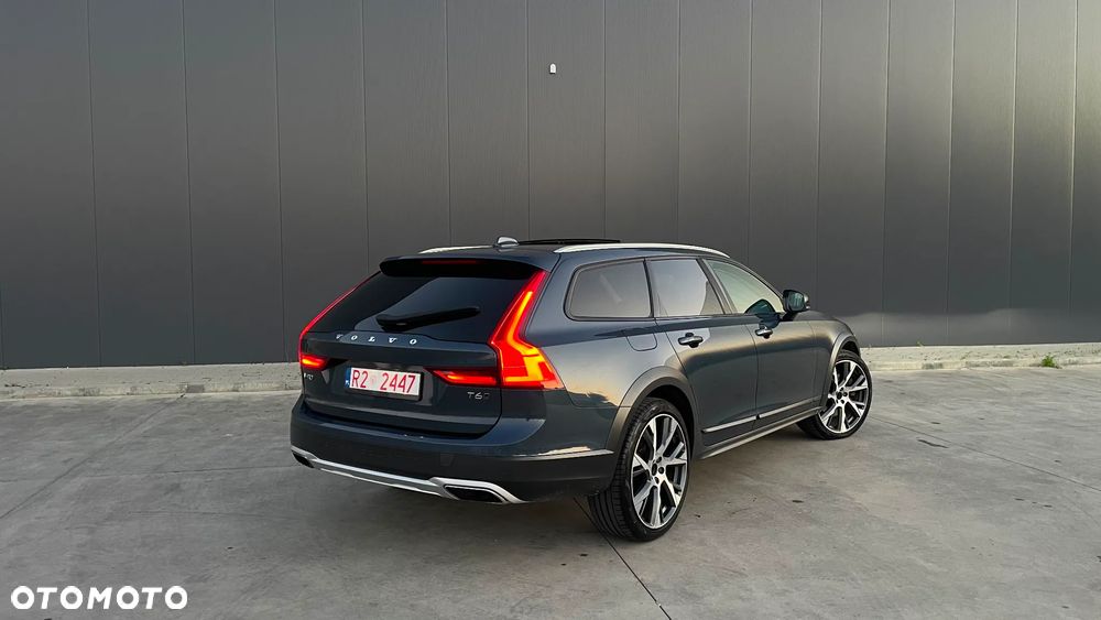 Volvo V90 Cross Country - 12