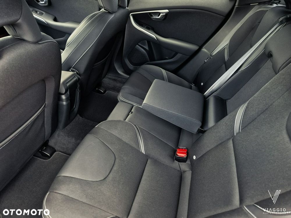Volvo V40 T2 Momentum - 16