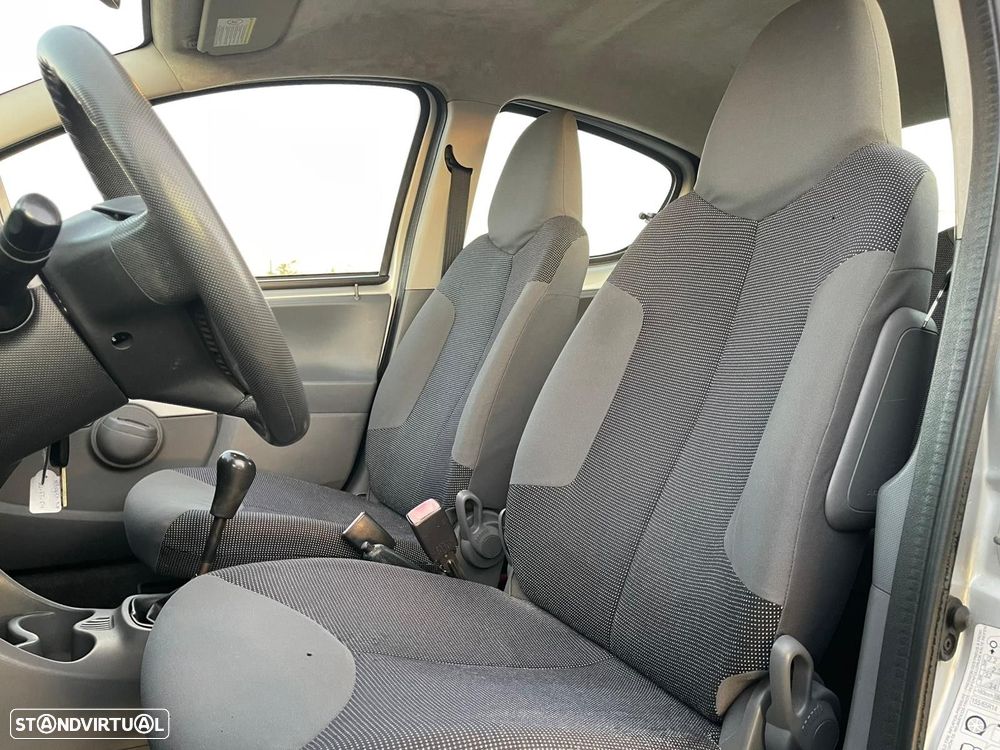 Peugeot 107 1.0 Urban - 12