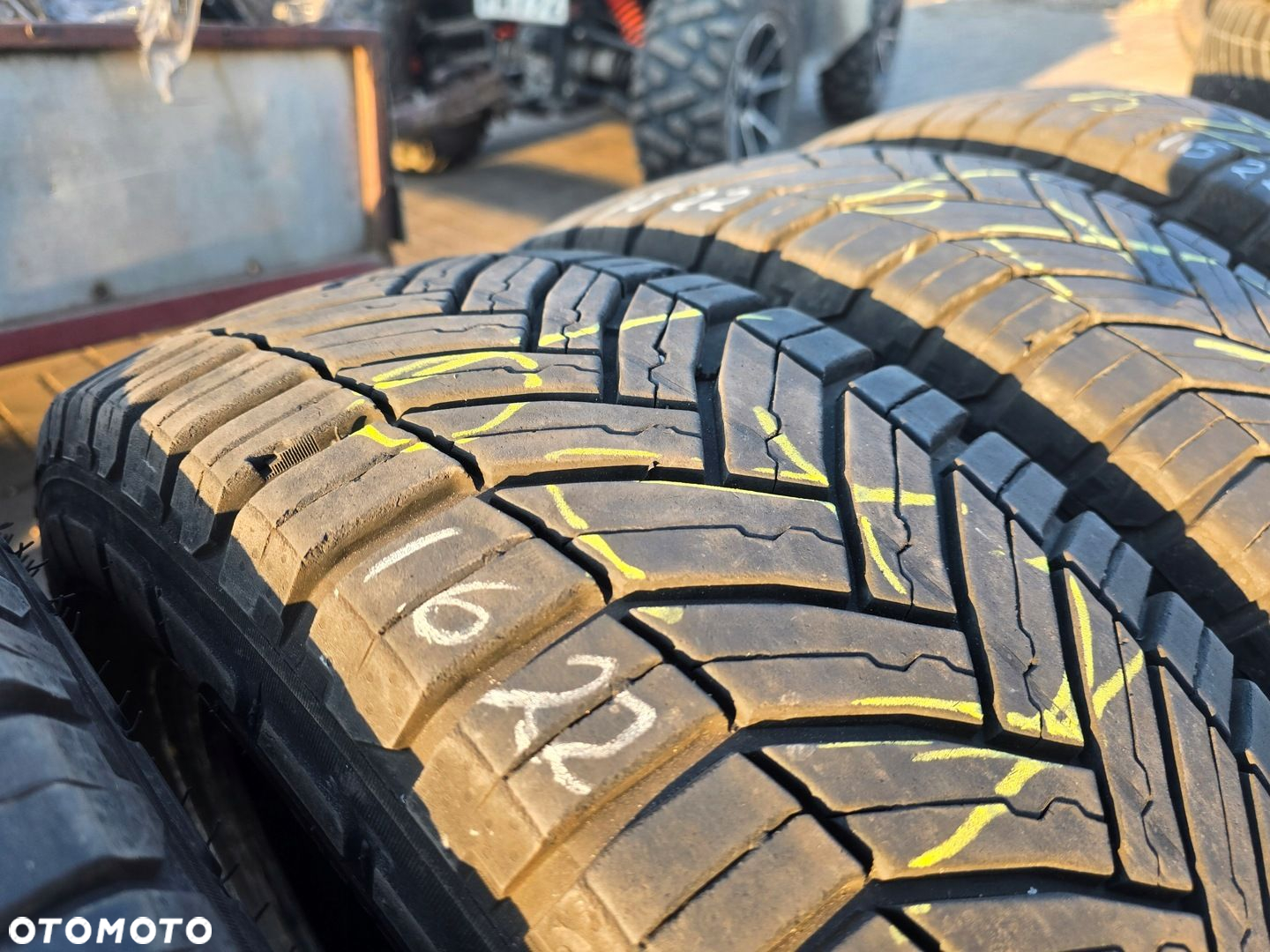 MICHELIN AGILIS CROSSCLIMATE 215/65R16C 109/107T 4X 22R - 3