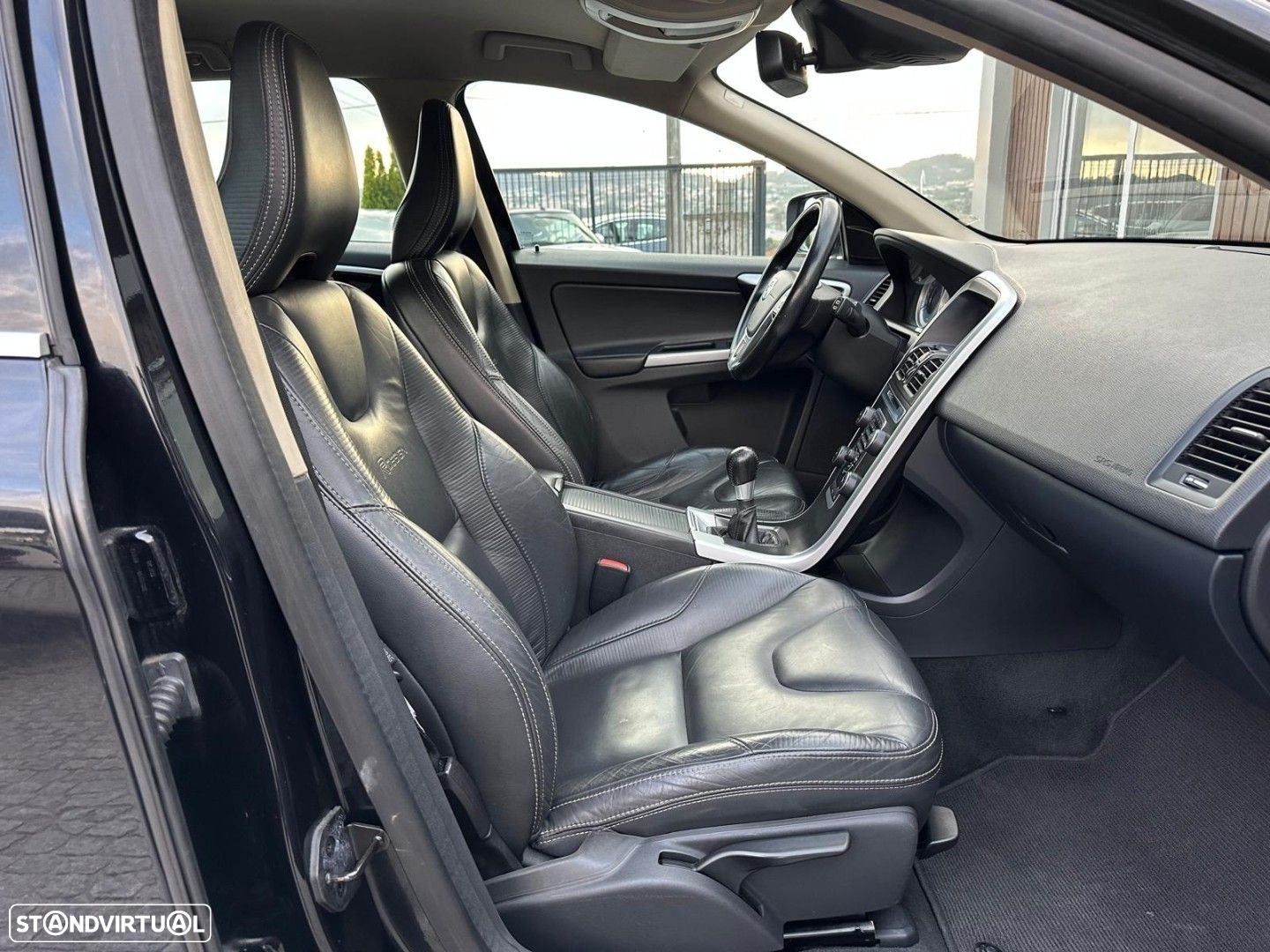 Volvo XC 60 2.0 D3 Drive R-Design - 13