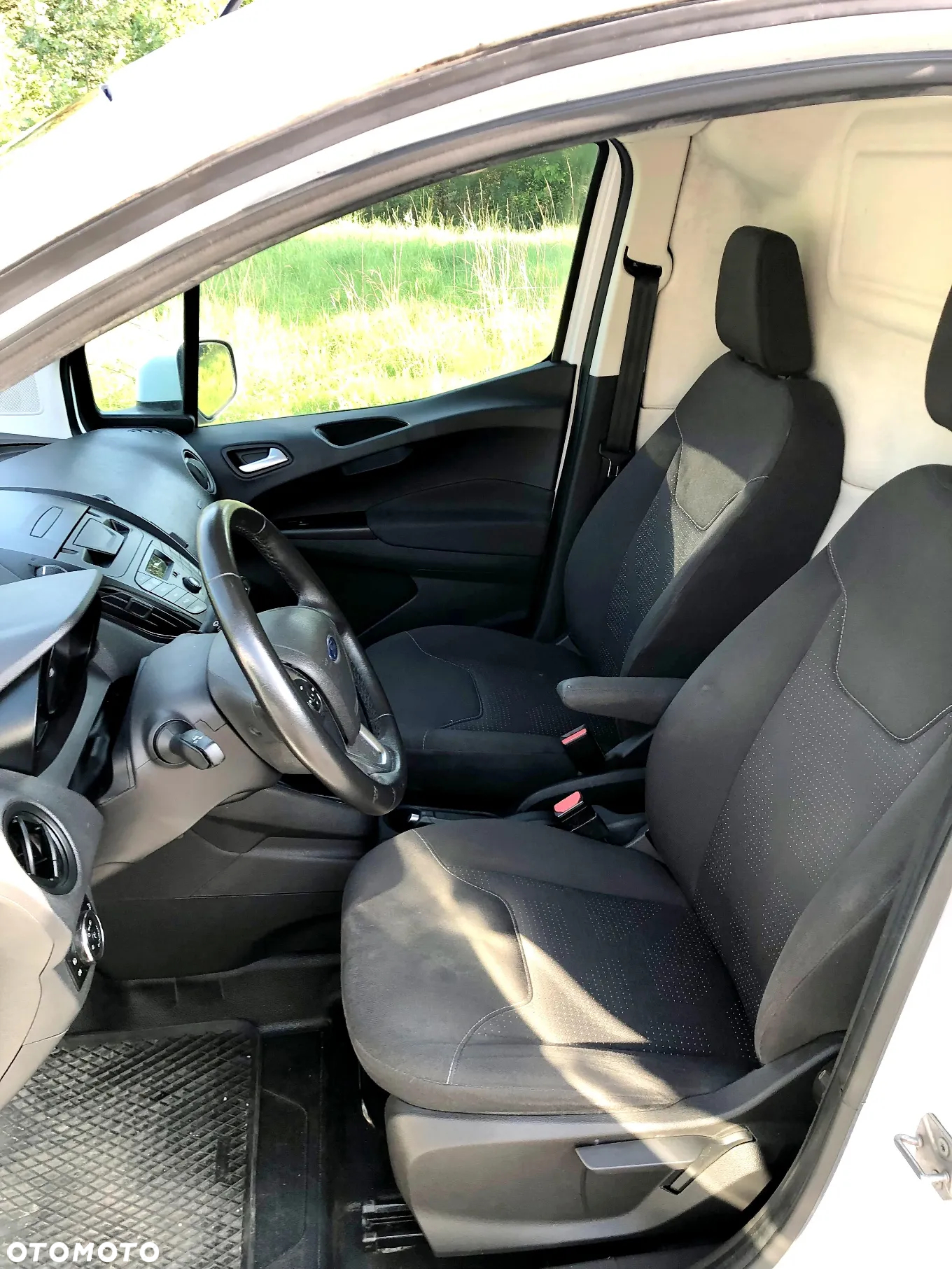 Ford COURIER - 20