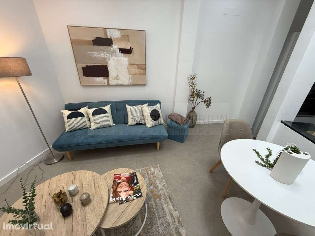 Vende-se T3 remodelado e mobilado, em Penha de França - Lisboa - Grande imagem: 2/14