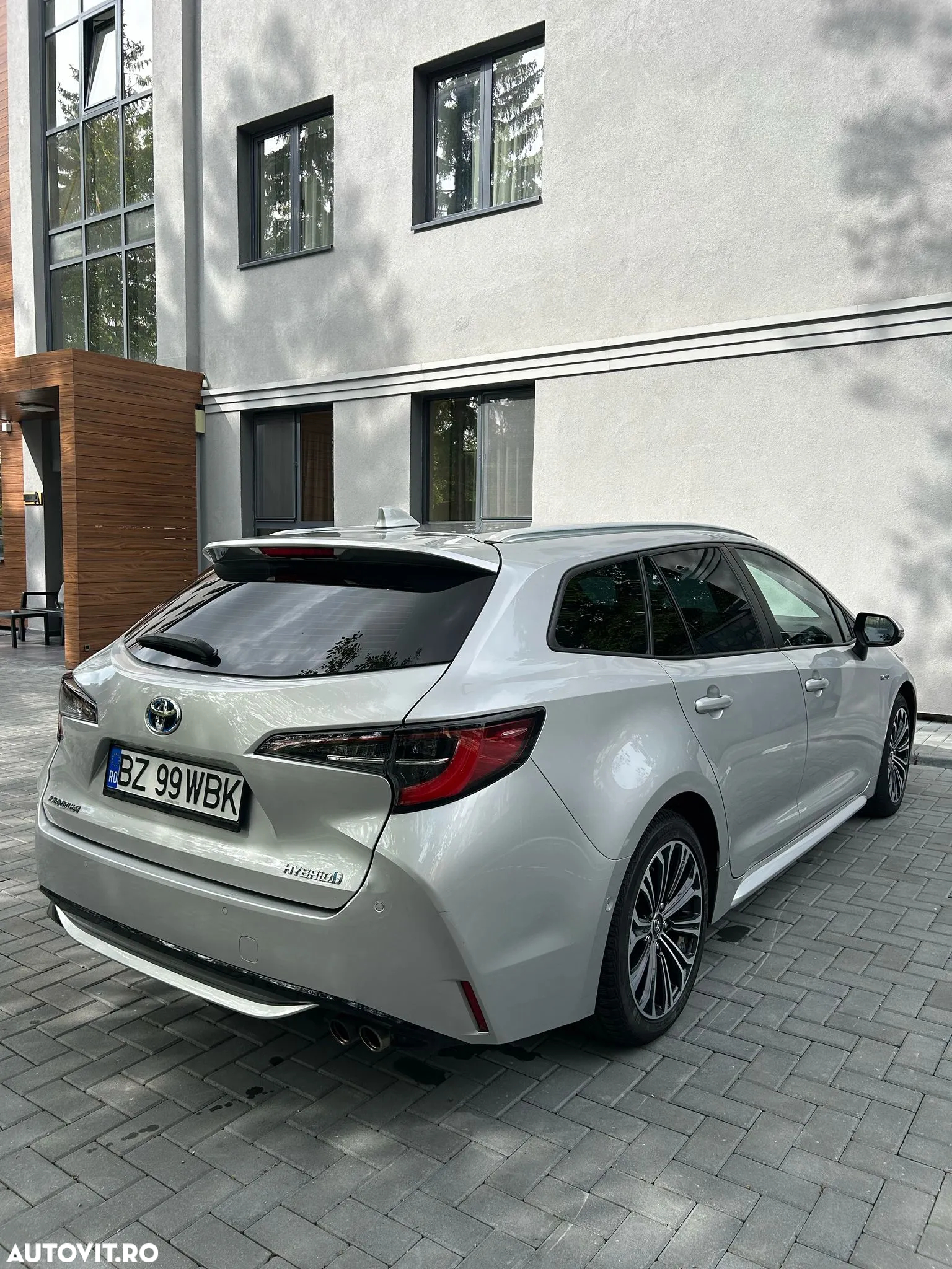 Toyota Corolla 2.0 Hybrid Touring Sports Lounge - 4