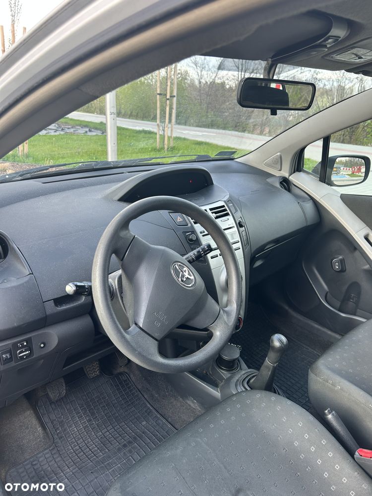 Toyota Yaris 1.3 Luna - 12