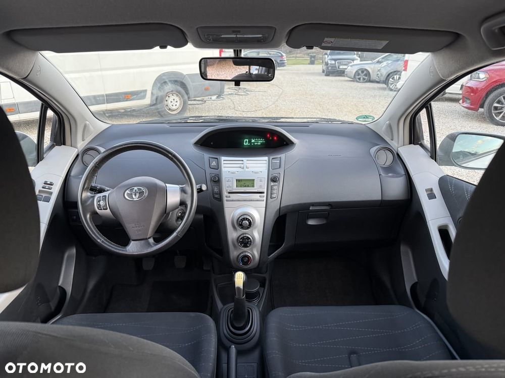 Toyota Yaris 1.3 VVT-i Sol - 24