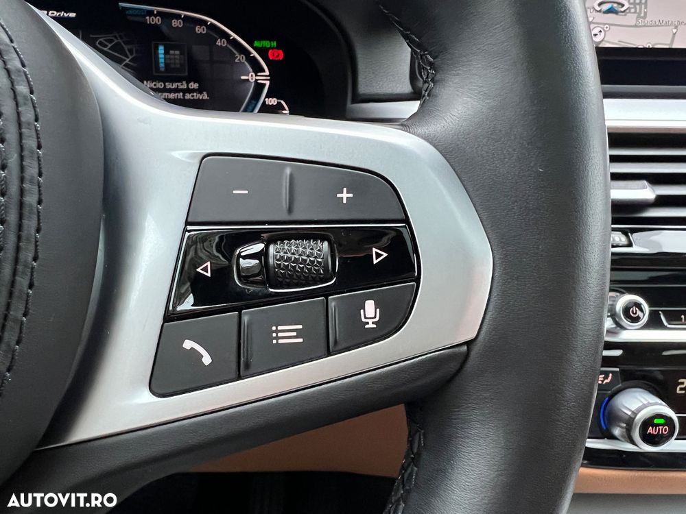 BMW Seria 5 530e Aut. Luxury Line - 38