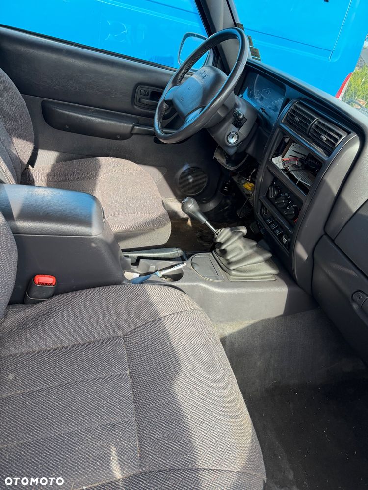 Jeep Cherokee - 4