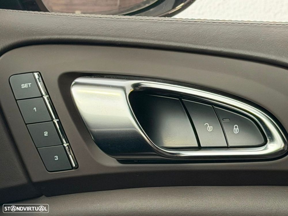 Porsche Cayenne S E-Hybrid Platinum Edition - 24