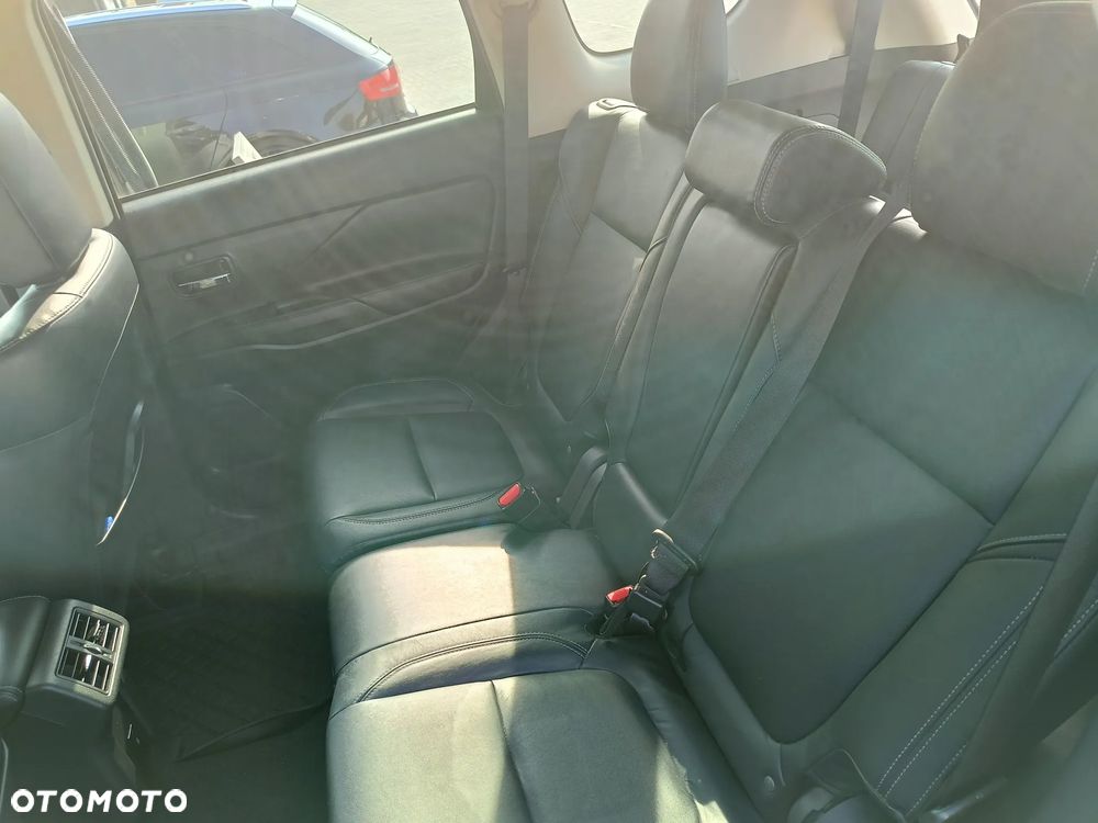 Mitsubishi Outlander - 10