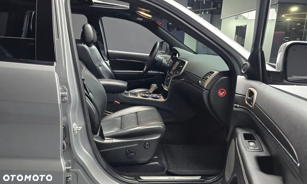 Jeep Grand Cherokee - 14