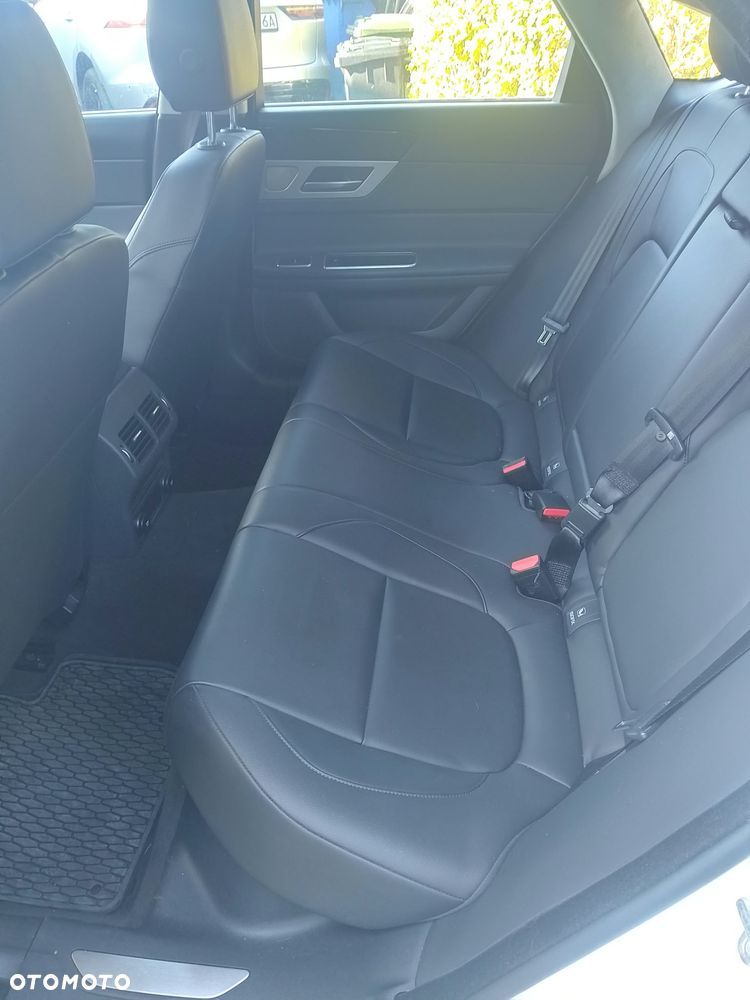 Jaguar Xf 2019 photo 3