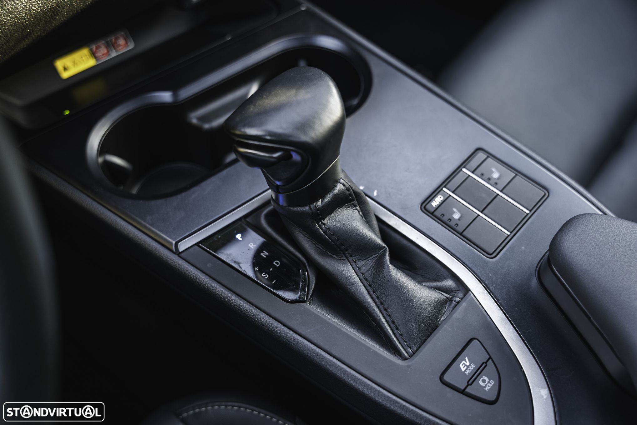 Lexus ux-250h - 35