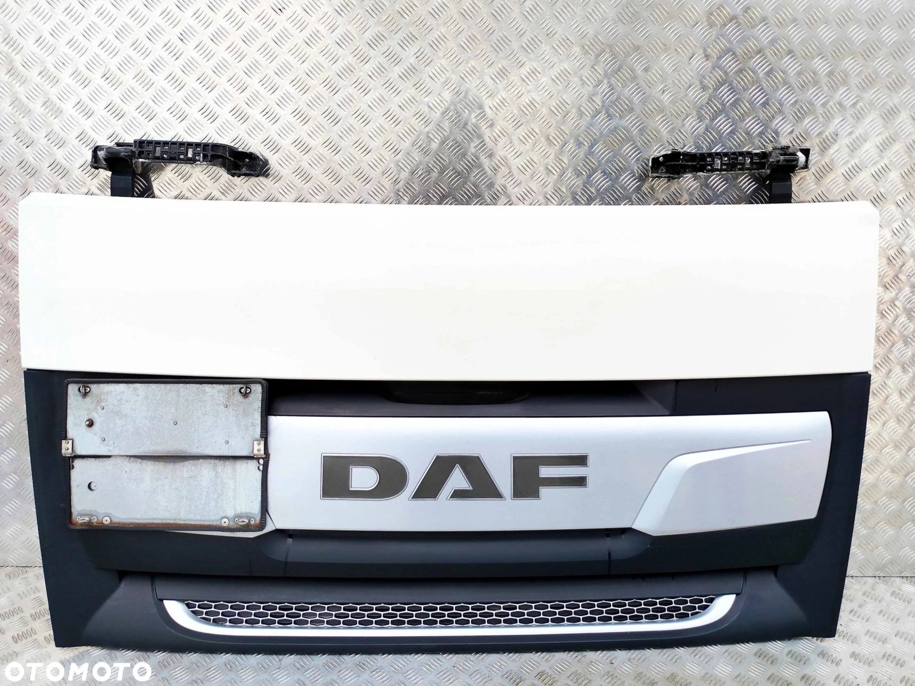 ATRAPA GÓRNA MASKA DAF XF 106 480 LIFT - 1