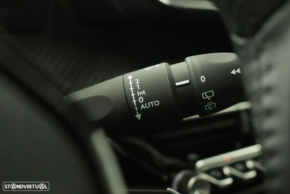 Peugeot 2008 1.2 PureTech Allure - 19