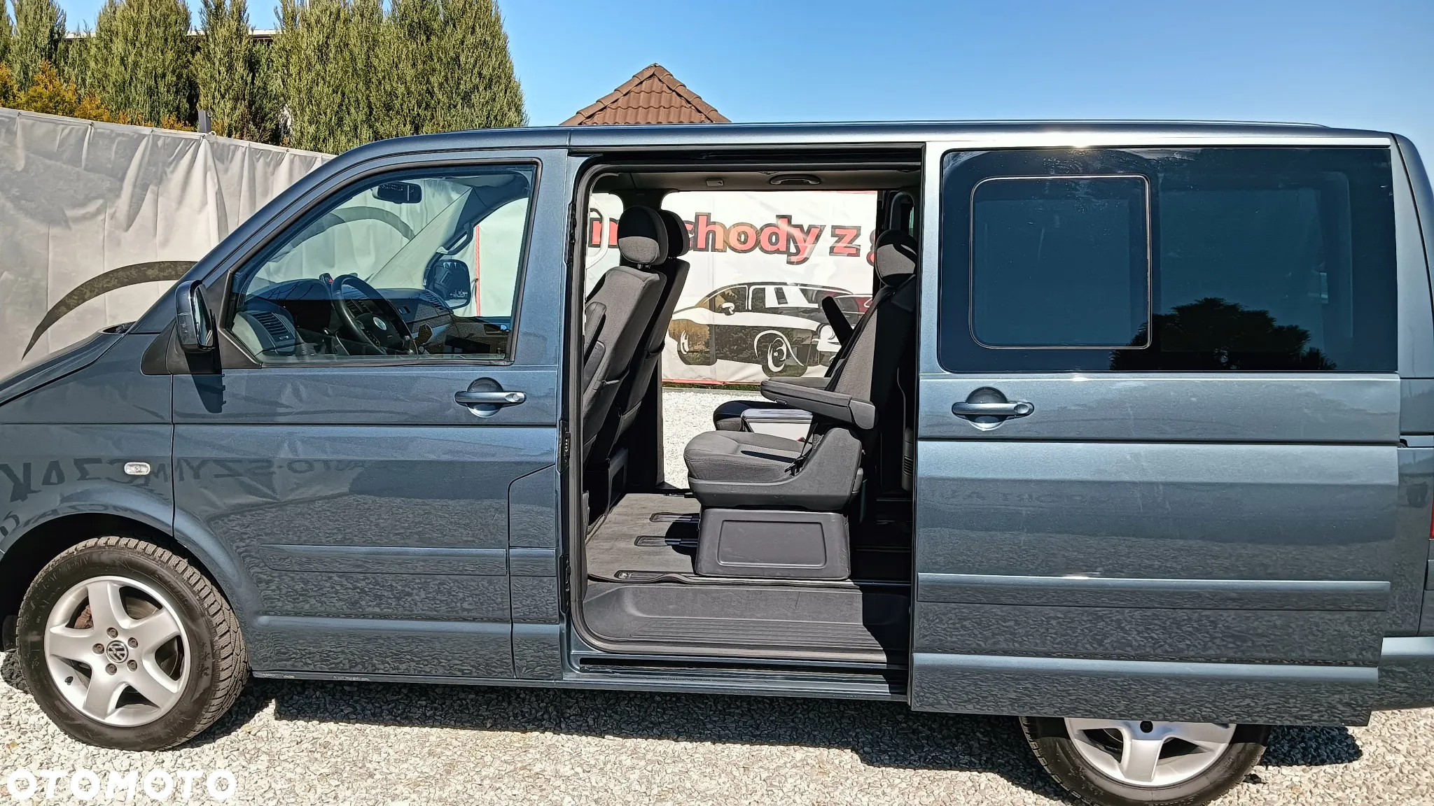 Volkswagen Multivan - 10