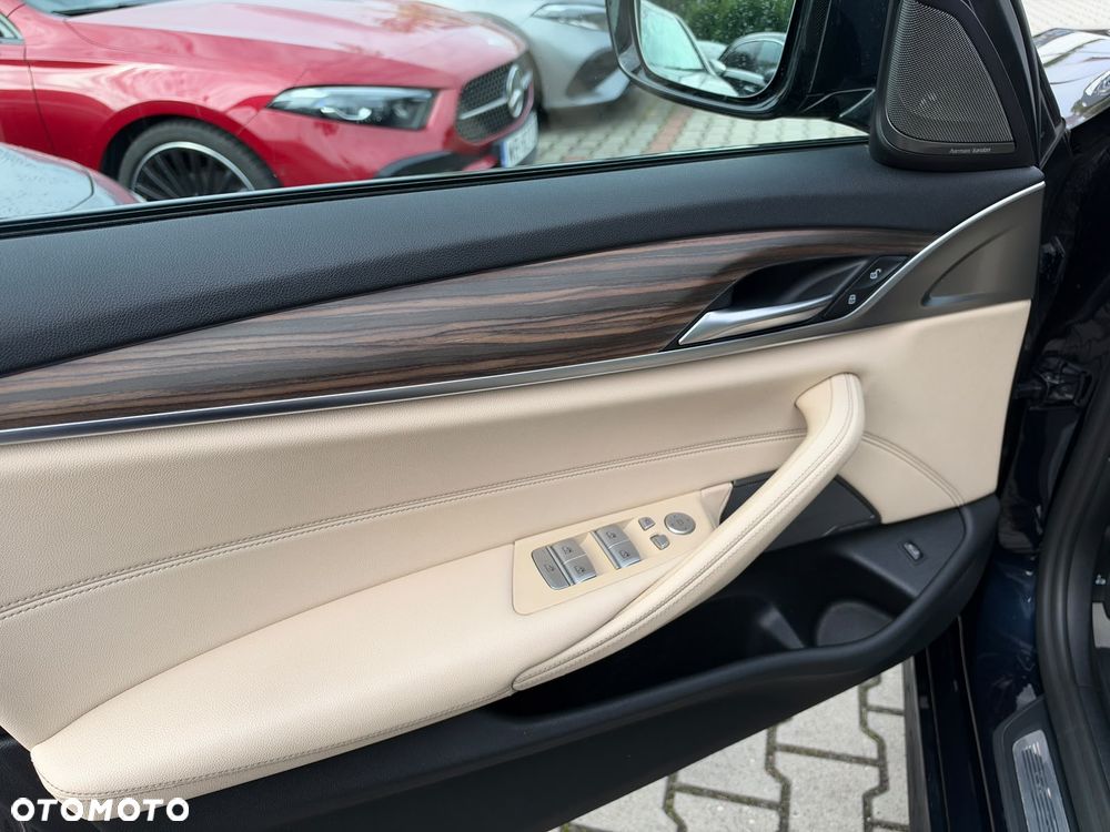 BMW Seria 5 530d xDrive mHEV M Sport sport - 8