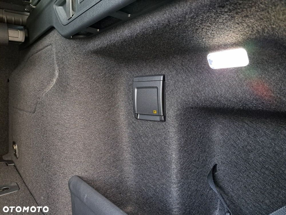 Volkswagen Passat - 12
