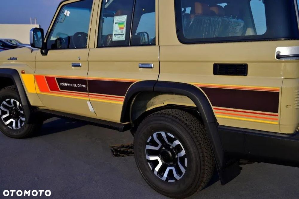 Toyota Land Cruiser - 7