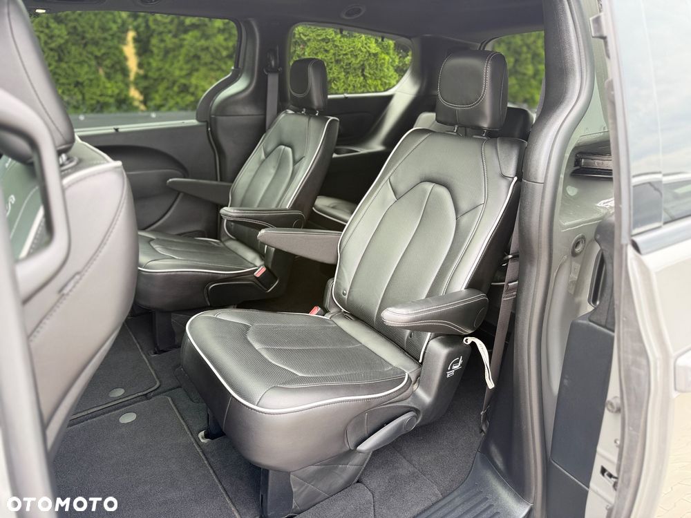 Chrysler Pacifica - 25