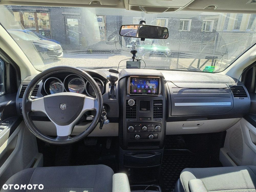Dodge Caravan - 8