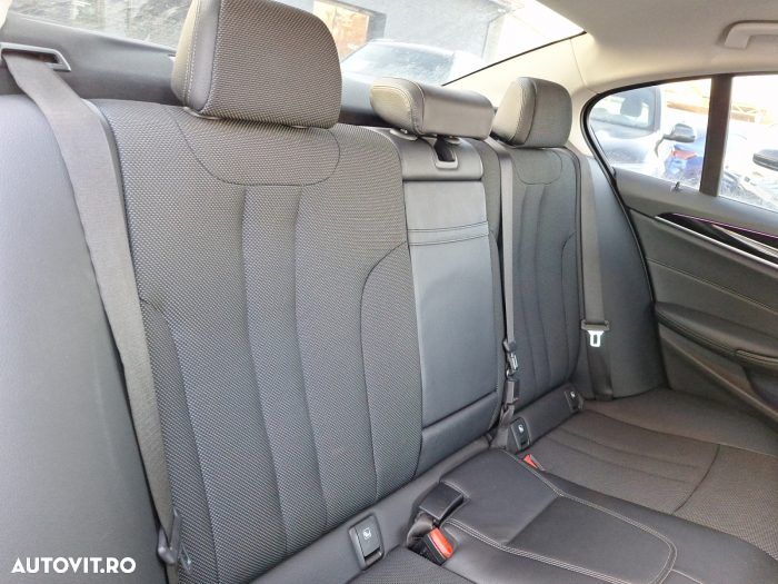 BMW Seria 5 520i Aut. Sport Line - 13