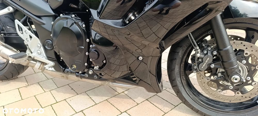 Suzuki GSX - 28
