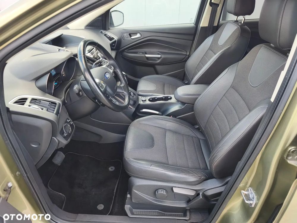 Ford Kuga 2.0 TDCi 4x4 Titanium - 34