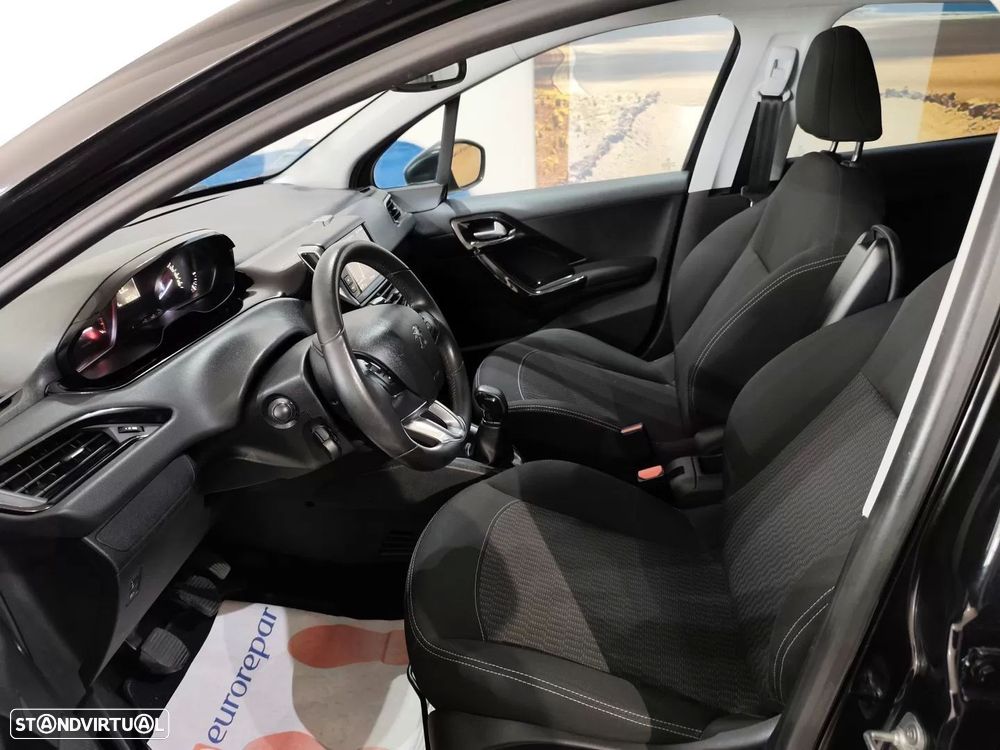 Peugeot 208 1.2 PureTech Style - 11