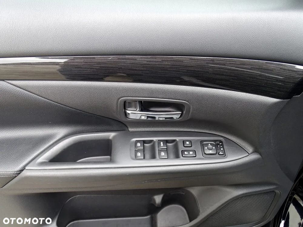 Mitsubishi Outlander 2.4 4WD CVT Instyle - 9