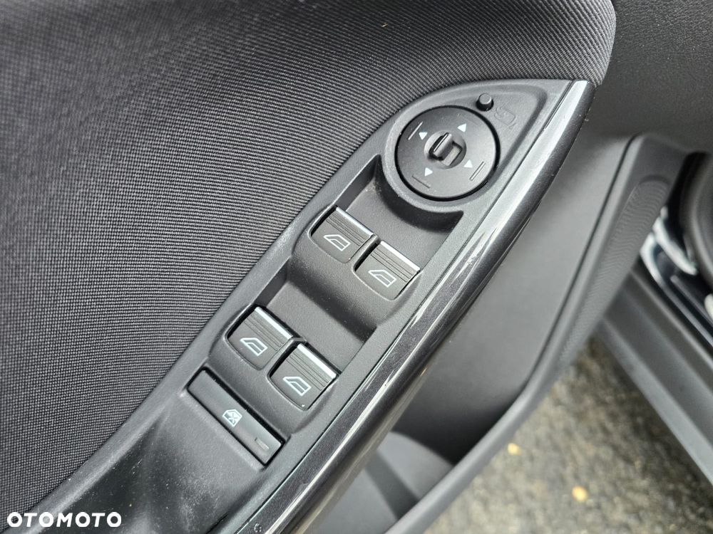 Ford Focus 1.0 EcoBoost Titanium - 25