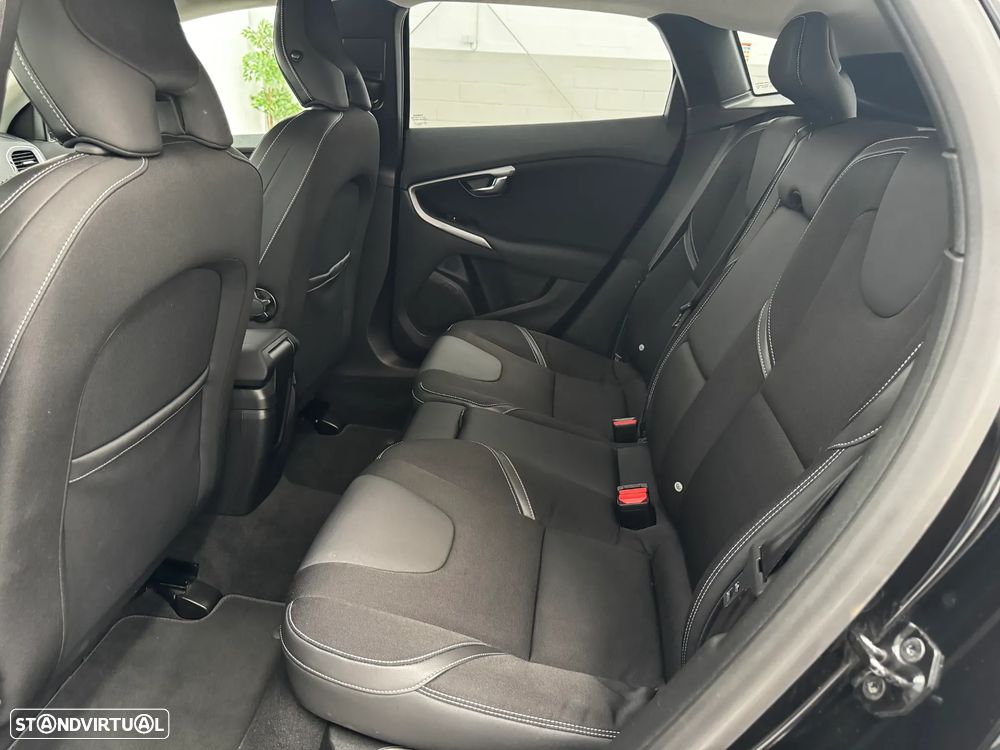 Volvo V40 2.0 D4 Momentum - 24