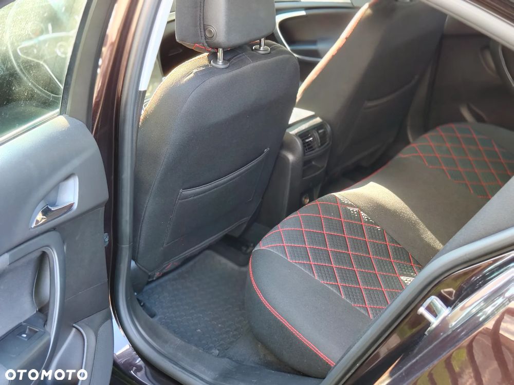 Opel Insignia 1.8 - 9