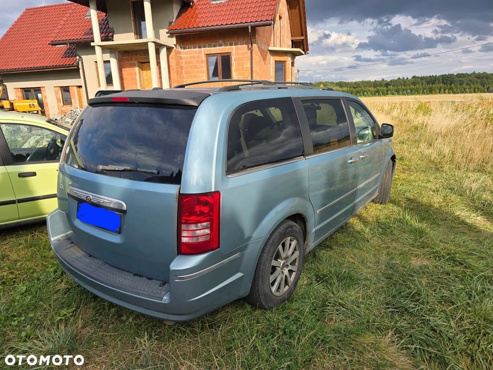 Chrysler Town & Country - 6