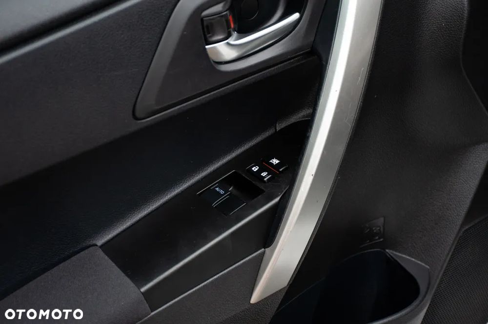 Toyota Auris 1.33 VVT-i Life - 35