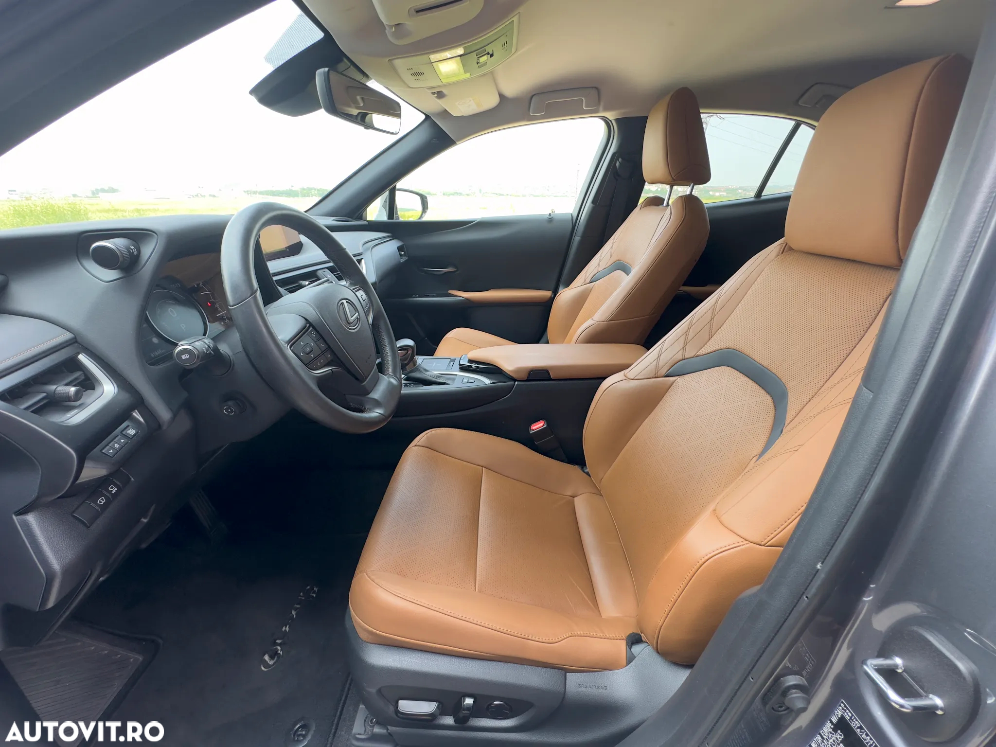 Lexus UX 250h 2.0L HEV 20H- (178 HP) 4X4 CVT Luxury - 11